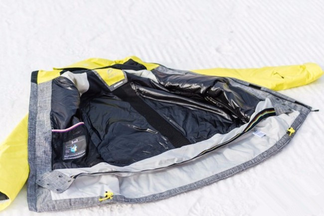 HALTI滑雪服冲锋衣偏重自由式滑雪设计