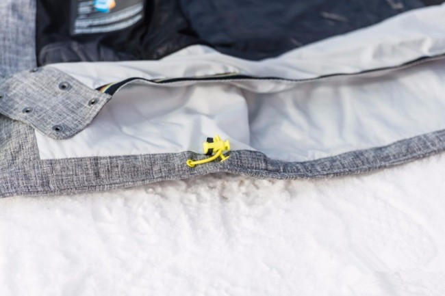 HALTI滑雪服冲锋衣偏重自由式滑雪设计