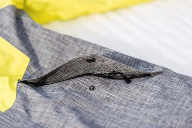 HALTI滑雪服冲锋衣偏重自由式滑雪设计