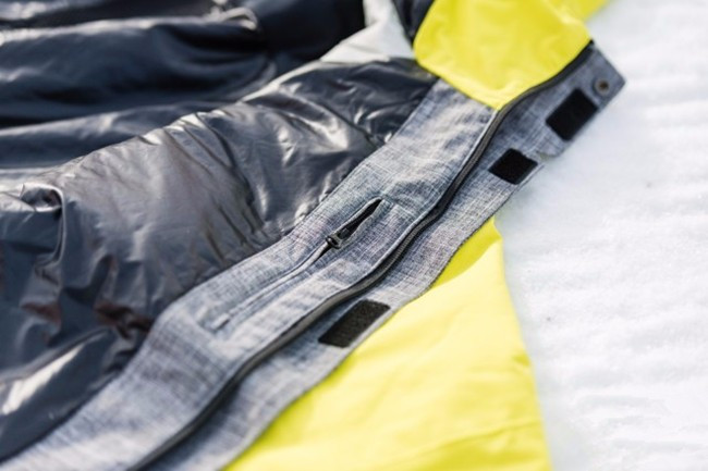 HALTI滑雪服冲锋衣偏重自由式滑雪设计