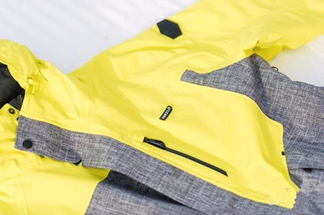 HALTI滑雪服冲锋衣偏重自由式滑雪设计