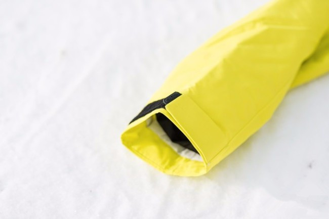 HALTI滑雪服冲锋衣偏重自由式滑雪设计